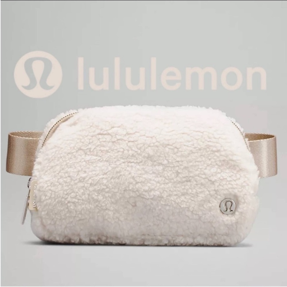 Lululemon Everywhere Belt Bag Sherpa Fleece NWT